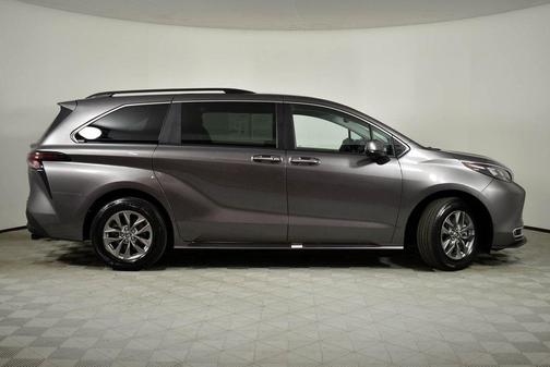 2024 Toyota Sienna XLE 7 Passenger