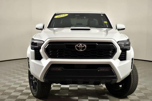 2025 Toyota Tacoma Hybrid TRD Sport