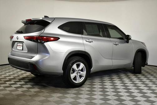 2022 Toyota Highlander LE
