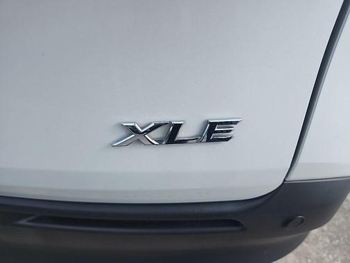 Pearl 2025 Toyota Sienna XLE