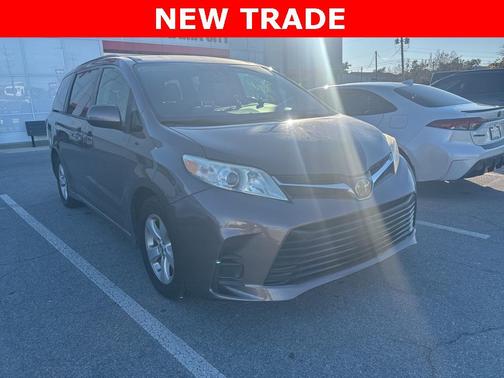 2019 Toyota Sienna LE