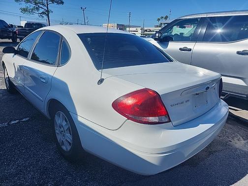 2005 Ford Taurus SE