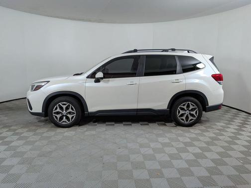 Crystal White Pearl 2019 Subaru Forester Premium