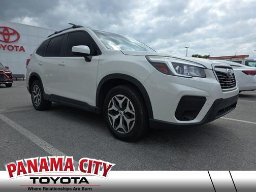 Crystal White Pearl 2019 Subaru Forester Premium