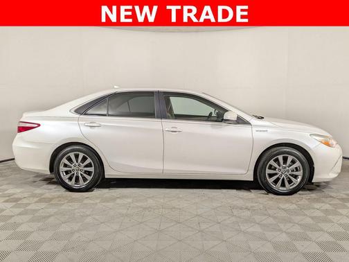 2017 Toyota Camry Hybrid XLE