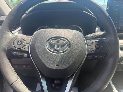 White 2022 Toyota RAV4 Hybrid XLE