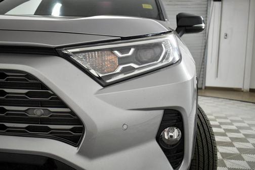2020 Toyota RAV4 Hybrid SE