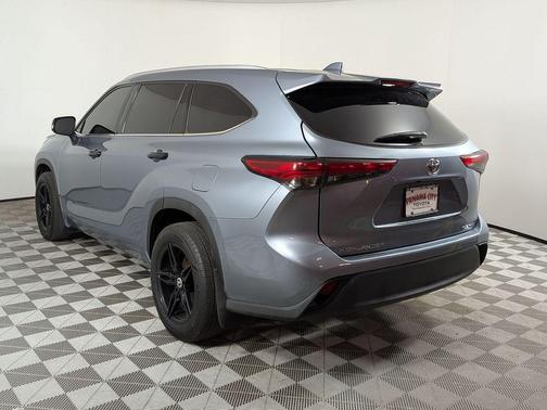 Moon Dust 2022 Toyota Highlander XLE