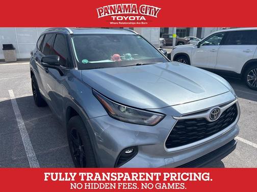Moon Dust 2022 Toyota Highlander XLE