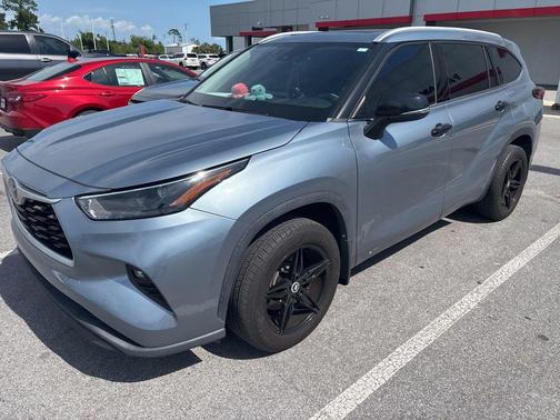Moon Dust 2022 Toyota Highlander XLE