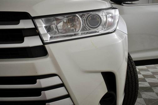 2019 Toyota Highlander LE I4