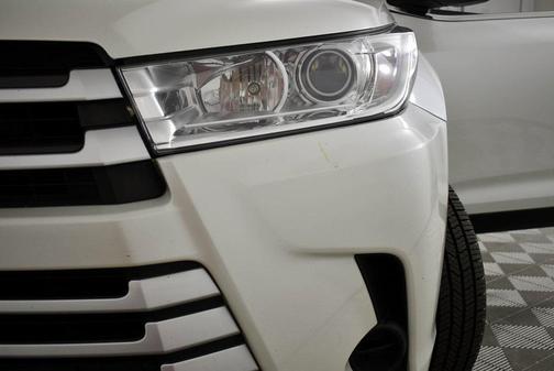 2019 Toyota Highlander LE I4