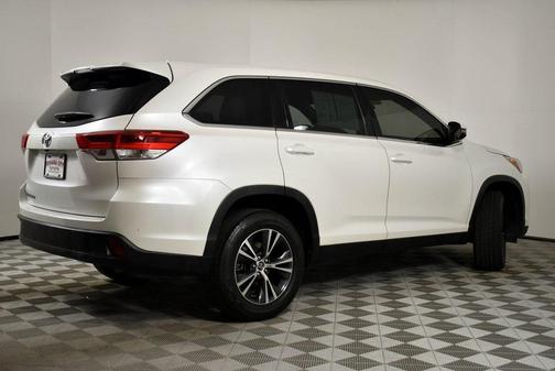 2019 Toyota Highlander LE I4