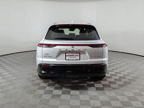 Oxygen White 2025 Toyota Crown Signia Limited