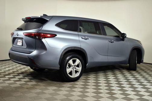 Moon Dust 2023 Toyota Highlander LE