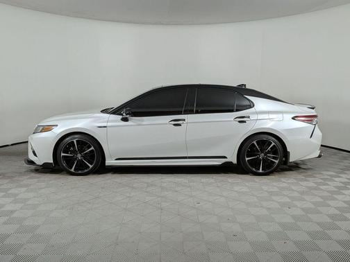 Wind Chill Pearl/Midnight Black Metallic 2019 Toyota Camry XSE