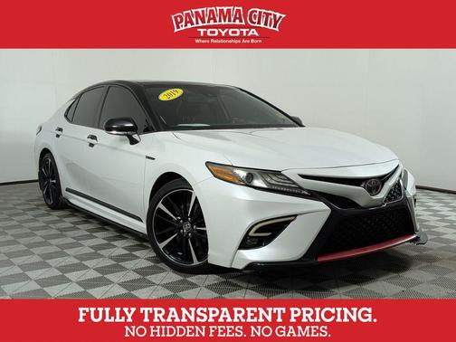 Wind Chill Pearl/Midnight Black Metallic 2019 Toyota Camry XSE