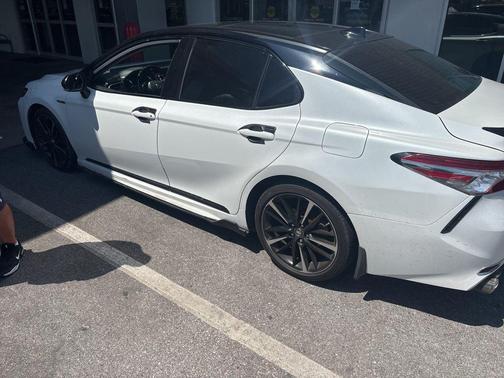 Wind Chill Pearl/Midnight Black Metallic 2019 Toyota Camry XSE