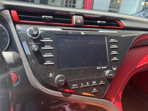Wind Chill Pearl/Midnight Black Metallic 2019 Toyota Camry XSE