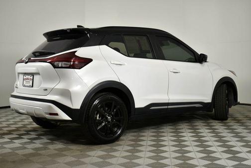 2021 Nissan Kicks SR