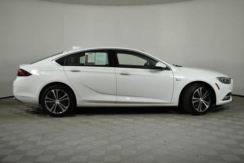 2019 Buick Regal Sportback FWD Essence