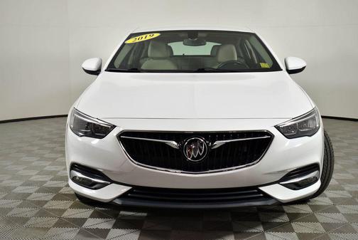 2019 Buick Regal Sportback FWD Essence