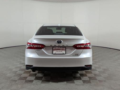 Wind Chill Pearl 2020 Toyota Camry Hybrid XLE