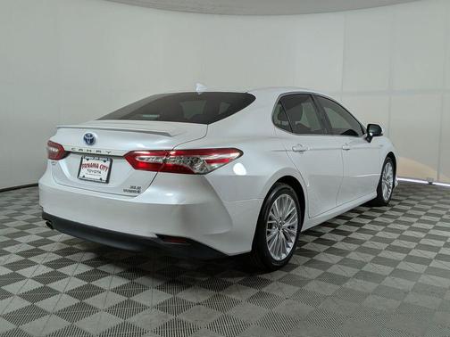 Wind Chill Pearl 2020 Toyota Camry Hybrid XLE
