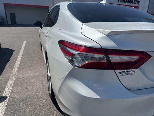 Wind Chill Pearl 2020 Toyota Camry Hybrid XLE