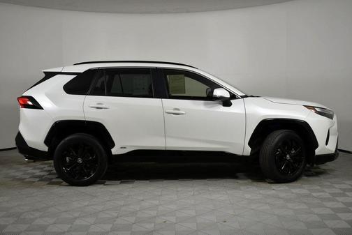 2022 Toyota RAV4 Hybrid SE
