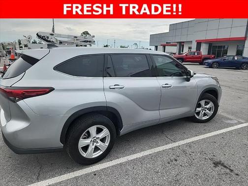2022 Toyota Highlander LE