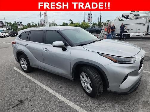 2022 Toyota Highlander LE