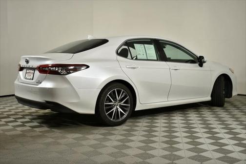 2022 Toyota Camry Hybrid XLE