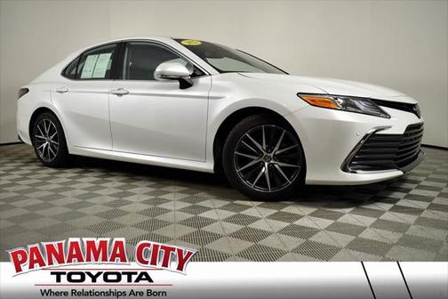 2022 Toyota Camry Hybrid XLE