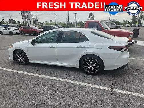 2022 Toyota Camry Hybrid XLE
