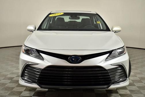 2022 Toyota Camry Hybrid XLE