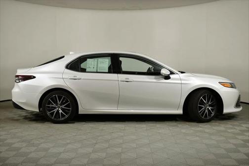 2022 Toyota Camry Hybrid XLE