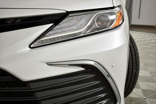 2022 Toyota Camry Hybrid XLE