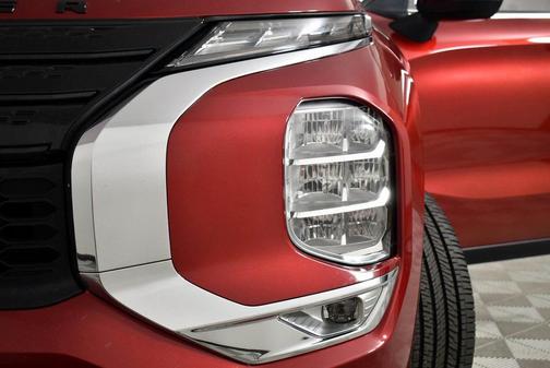 2022 Mitsubishi Outlander SE