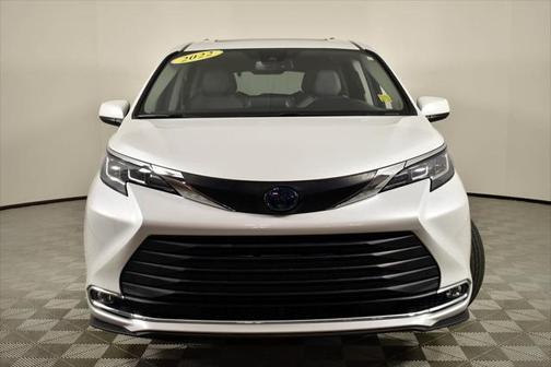 2022 Toyota Sienna XLE 8 Passenger