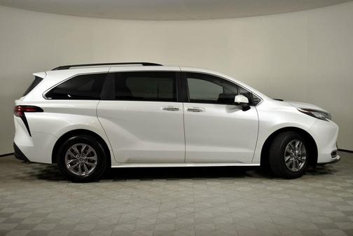 2022 Toyota Sienna XLE