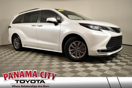 2022 Toyota Sienna XLE