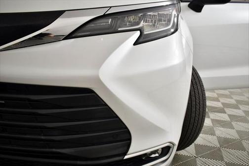 2022 Toyota Sienna XLE 8 Passenger