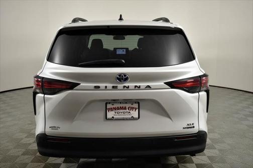 2022 Toyota Sienna XLE 8 Passenger