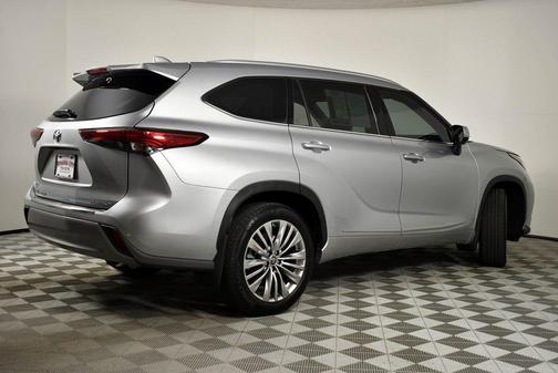 2023 Toyota Highlander Platinum