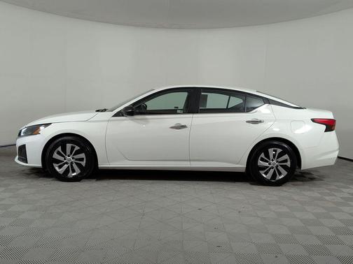 Glacier White 2024 Nissan Altima S FWD