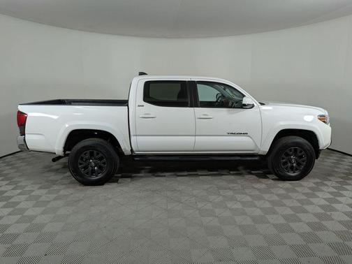 White 2022 Toyota Tacoma SR5