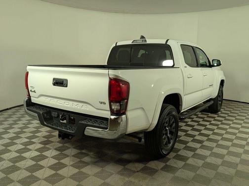 White 2022 Toyota Tacoma SR5