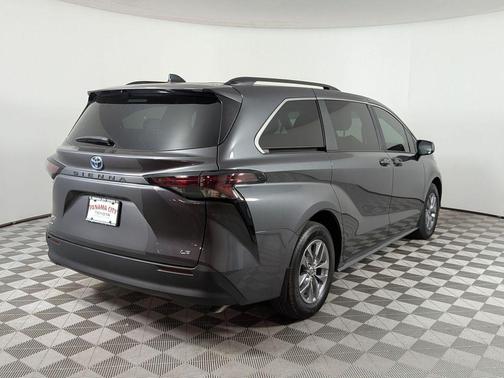 Magnetic Gray Metallic 2025 Toyota Sienna LE