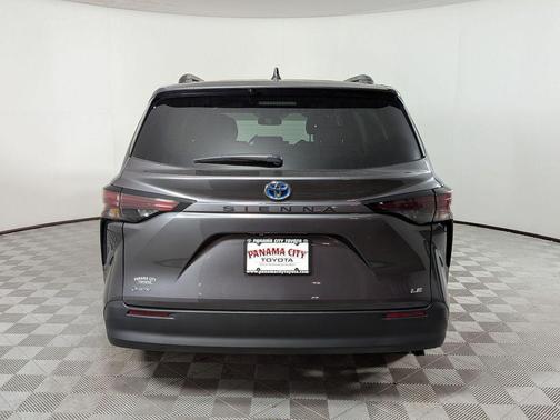 Magnetic Gray Metallic 2025 Toyota Sienna LE
